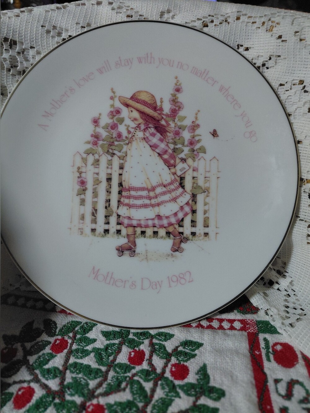 American Greetings Holly Hobbie Mother's Day 1982 Decorative Plate